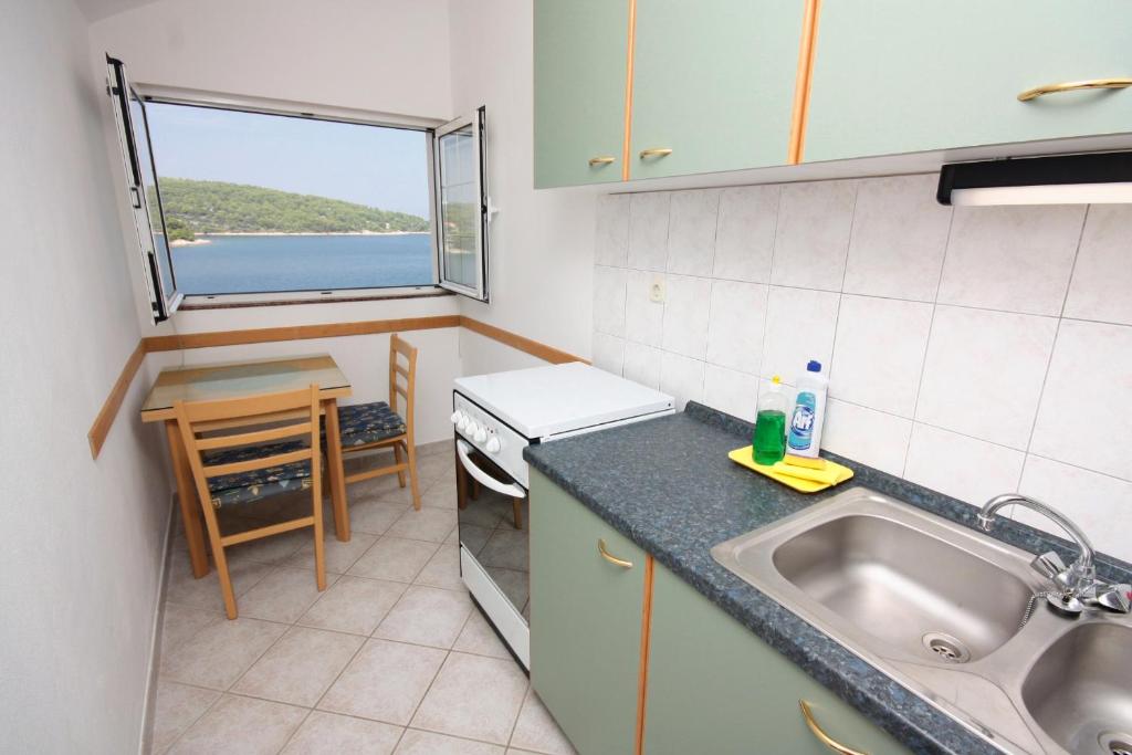 Apartments by the sea Necujam photo 3