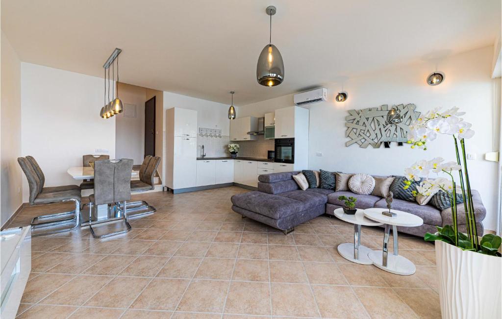 3 Bedroom Nice Apartment In Marina photo 3