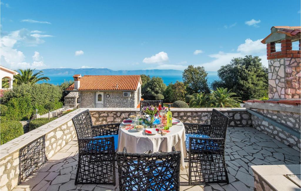 Gorgeous Home In Ravni With Wifi photo 2