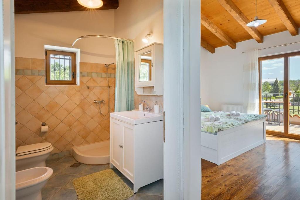 Rustic villa Marijanin Vrt with pool in Tinjan photo 3