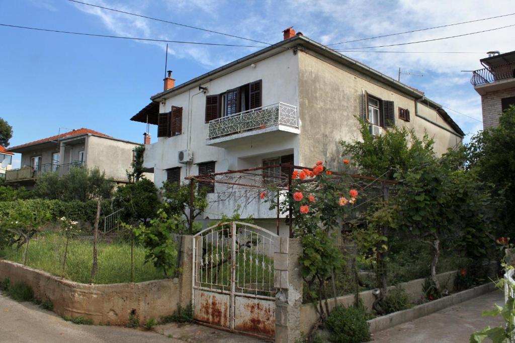 Apartments and rooms by the sea Stari Grad — photo 1