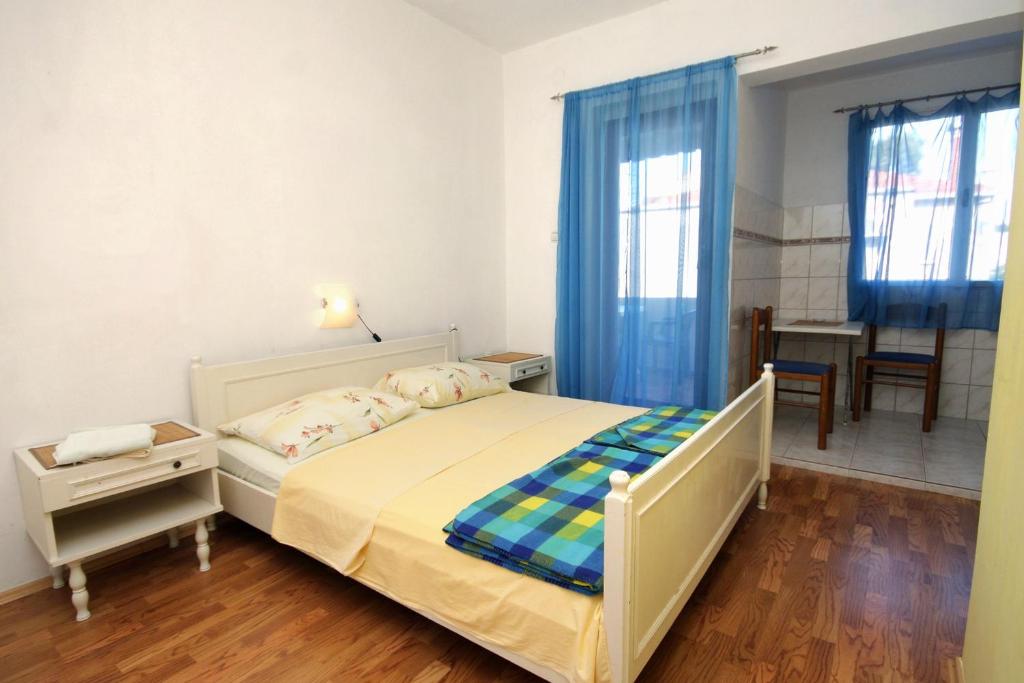 Apartments and rooms by the sea Stari Grad photo 2