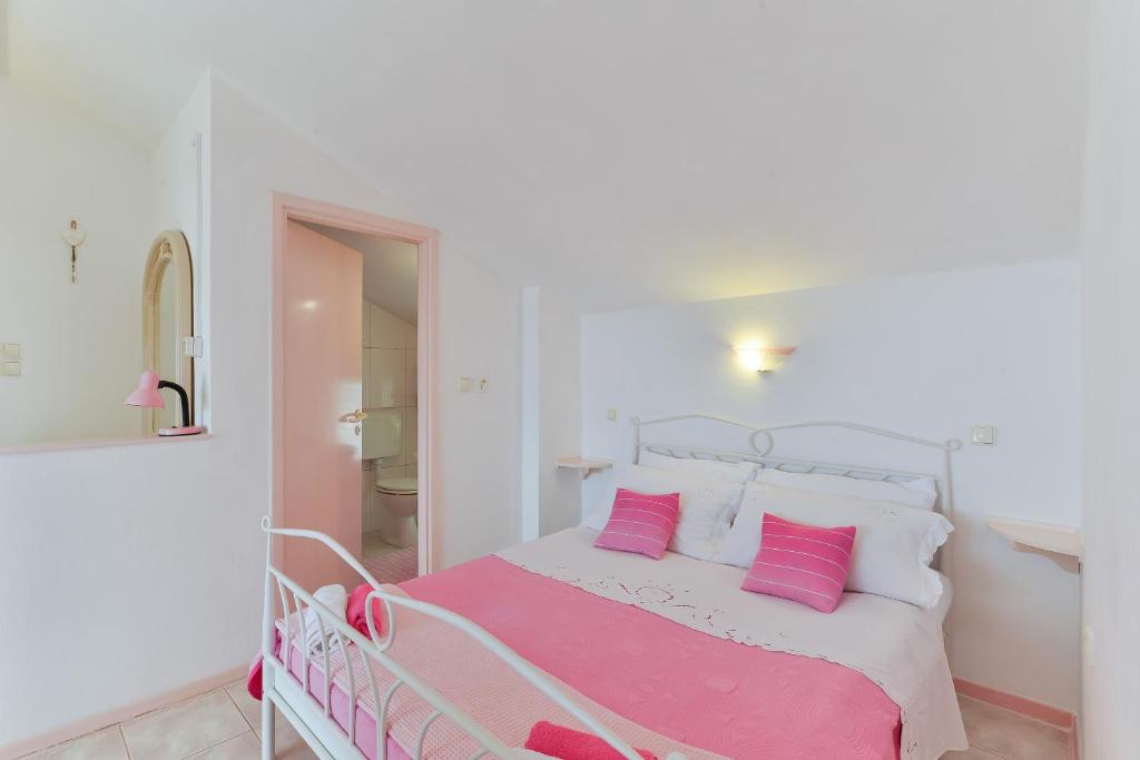 Apartments with parking space Rtina - Stosici photo 2