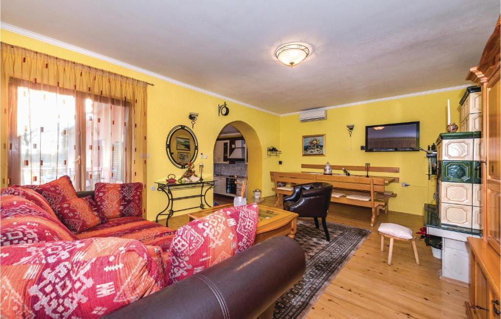Three-Bedroom Holiday Home In Trbounje photo 2