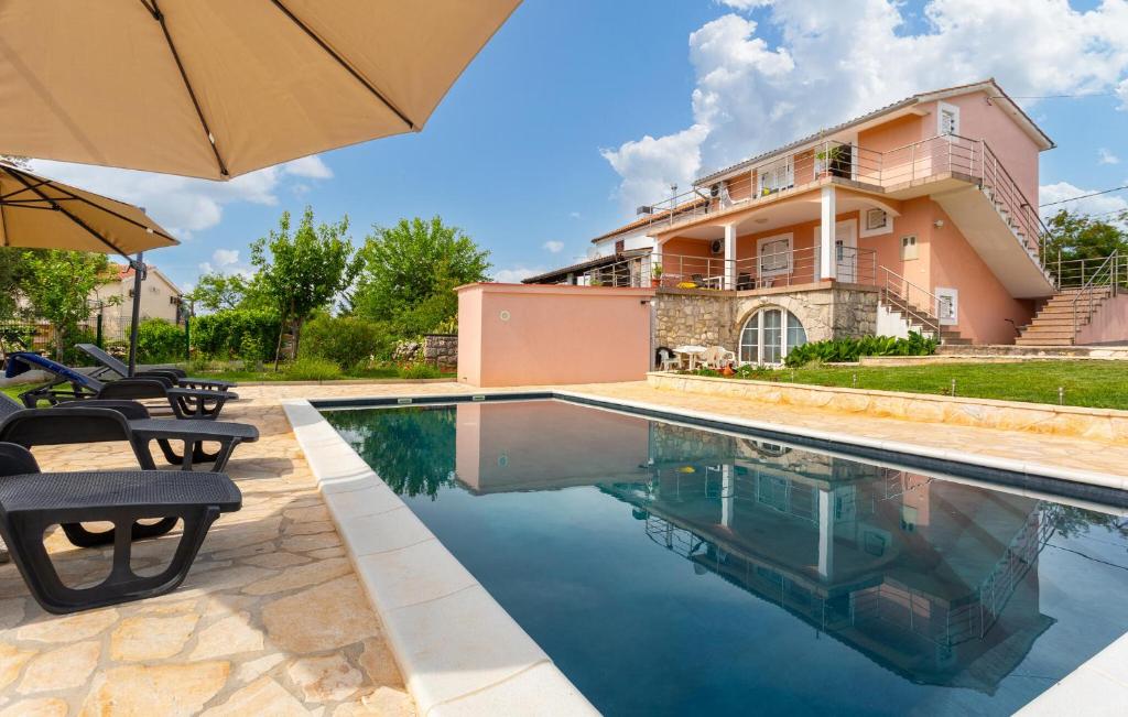Gorgeous Apartment In Malinska With Swimming Pool — photo 1