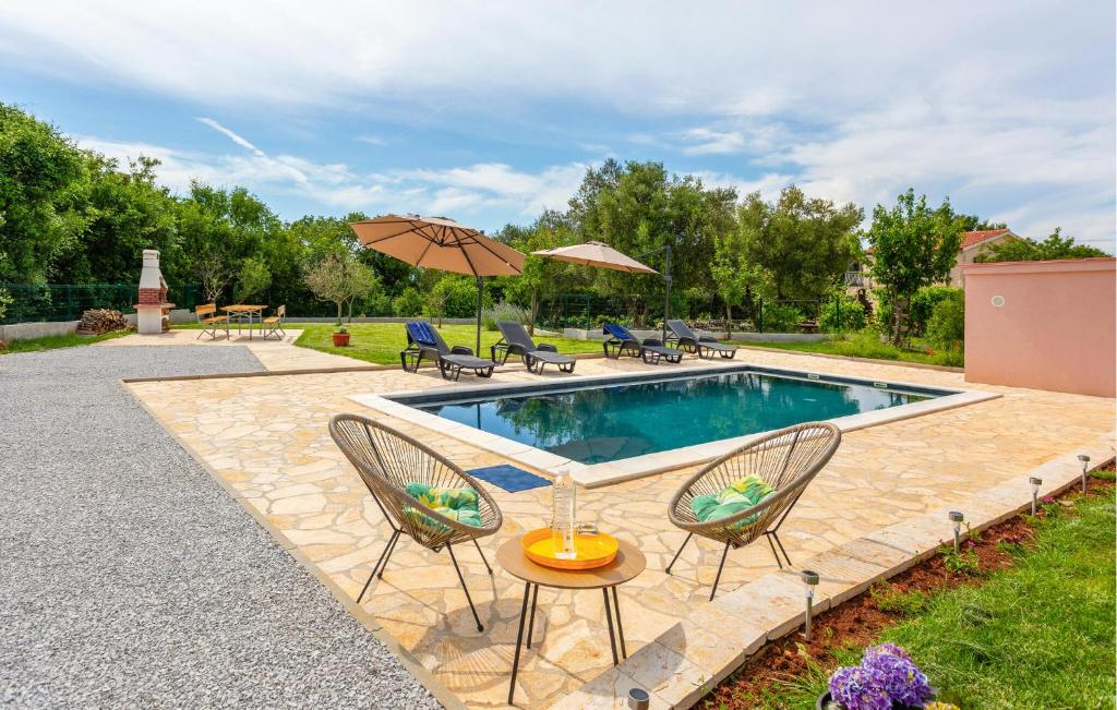 Gorgeous Apartment In Malinska With Swimming Pool photo 2