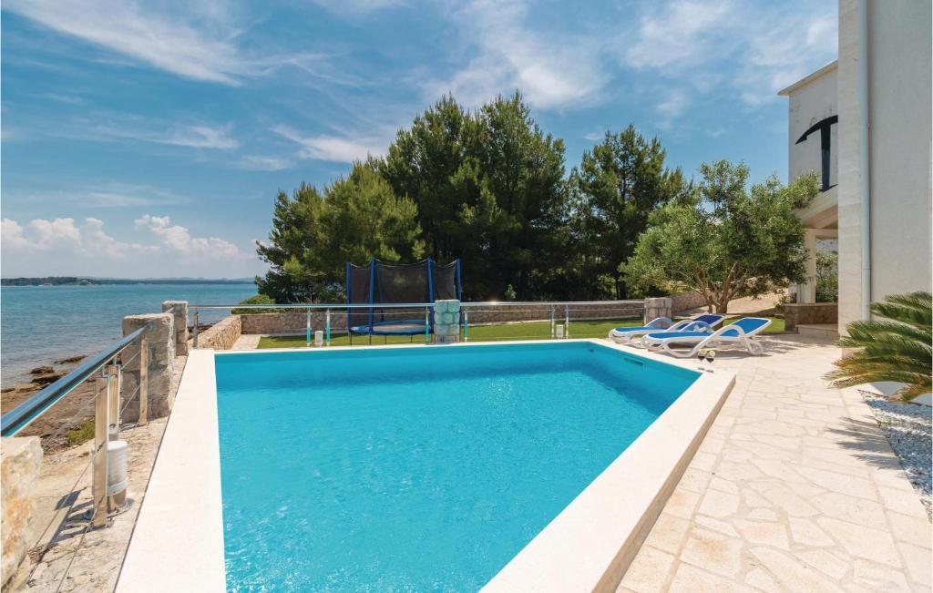 Four-Bedroom Holiday Home In Tkon photo 2