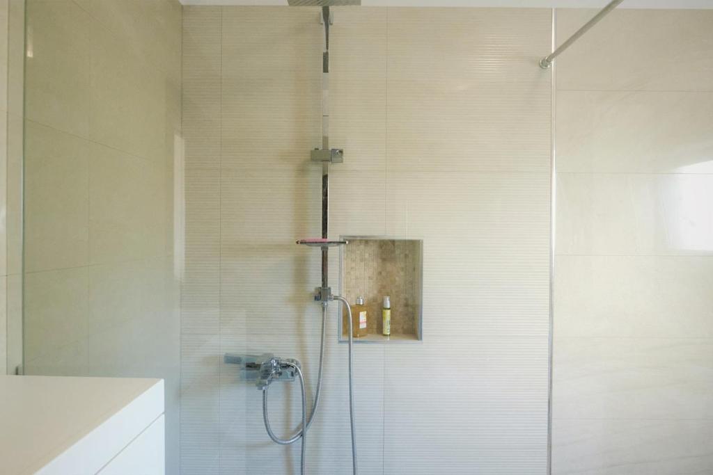 Stunning Gold Apartment with Oasis Pool photo 3