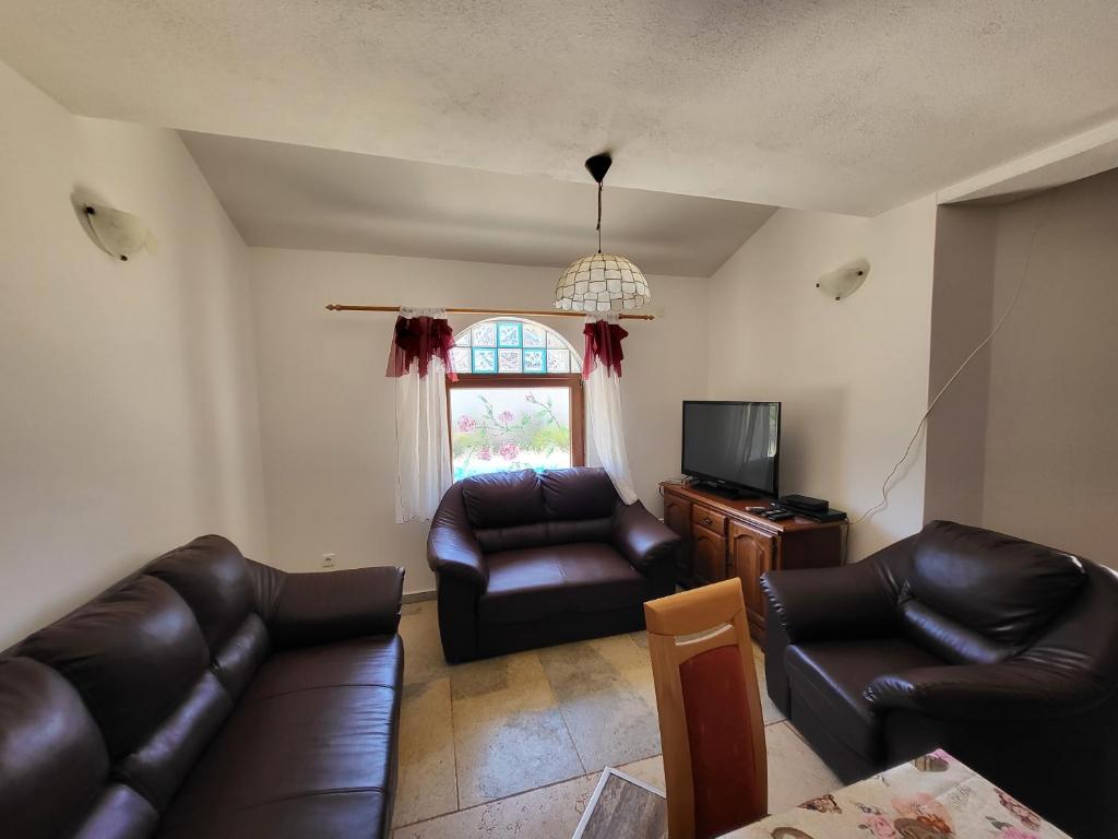 Rustic House JM photo 2