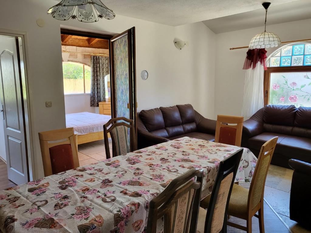 Rustic House JM photo 3