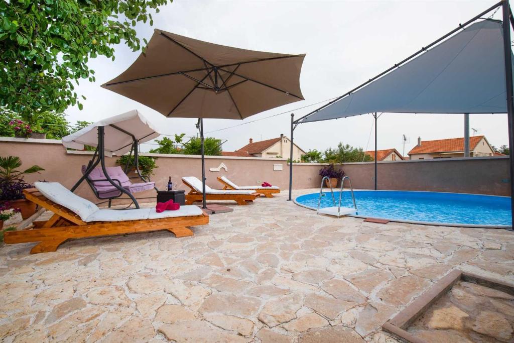 Spacious apartments with pool photo 3