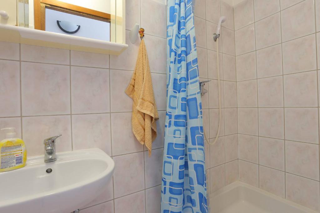Family friendly apartments with a swimming pool Businci photo 3