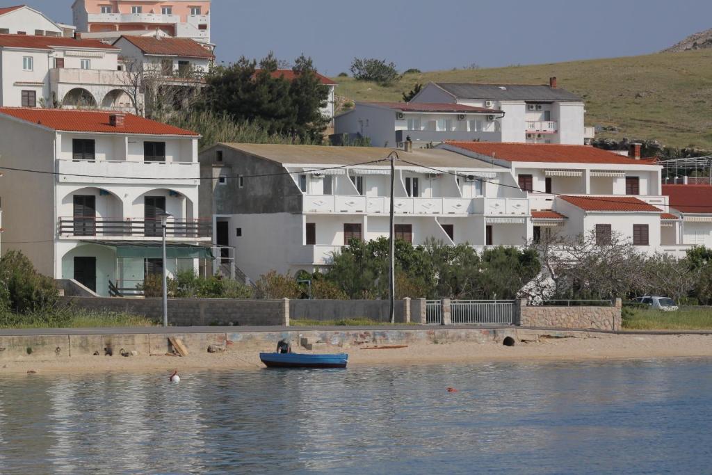 Apartments by the sea Metajna — photo 1