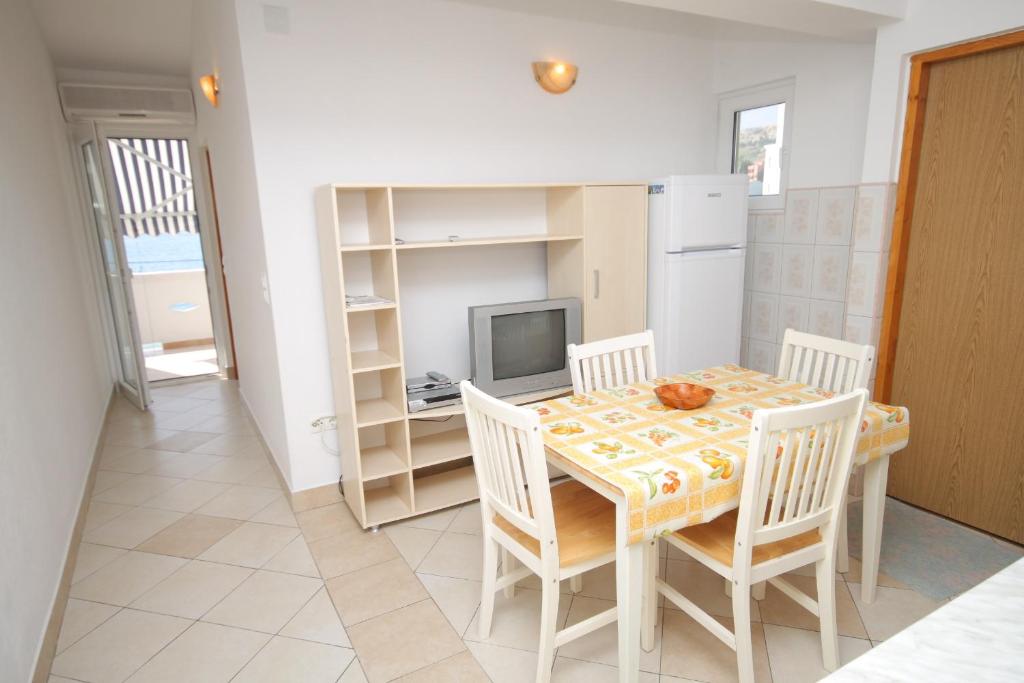 Apartments by the sea Metajna photo 2