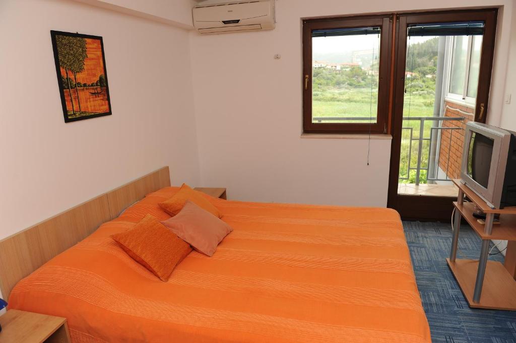 Family friendly apartments with a swimming pool Bacina photo 2