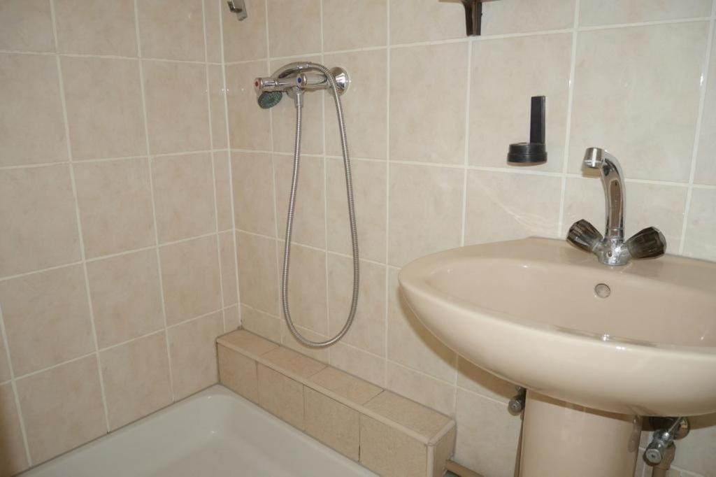 Studio apartment in Dugi Rat with sea view photo 3