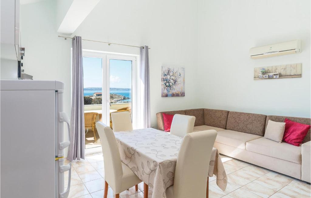 Nice Apartment In Povljana photo 3