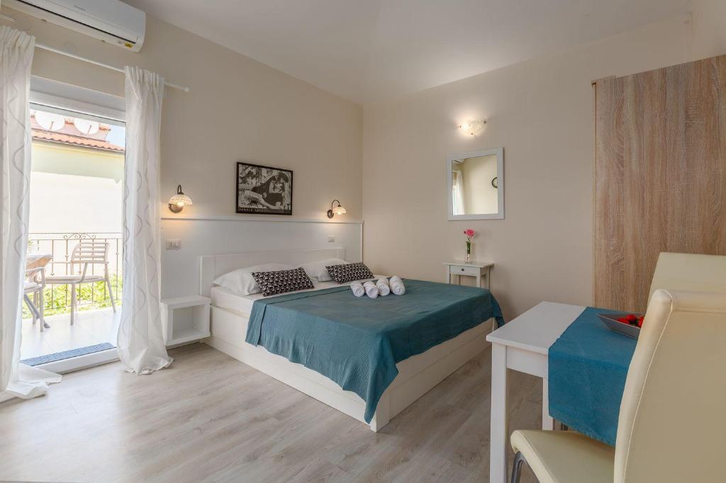 Strandnahes Apartment mit 60m2 grossem Pool photo 2