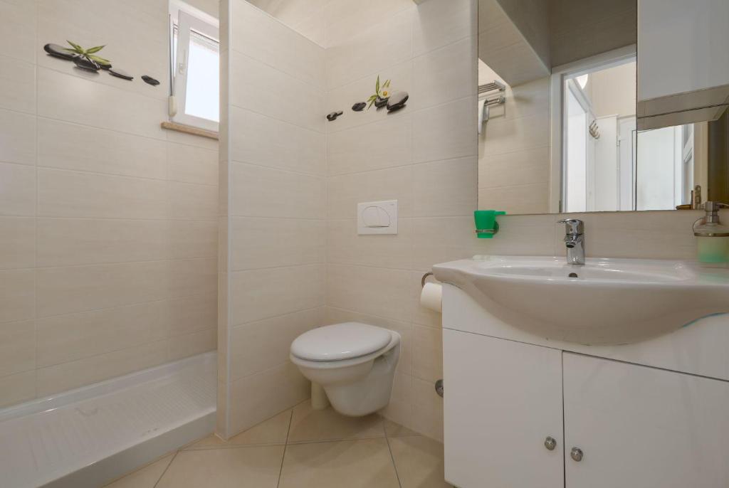 Strandnahes Apartment mit 60m2 grossem Pool photo 3