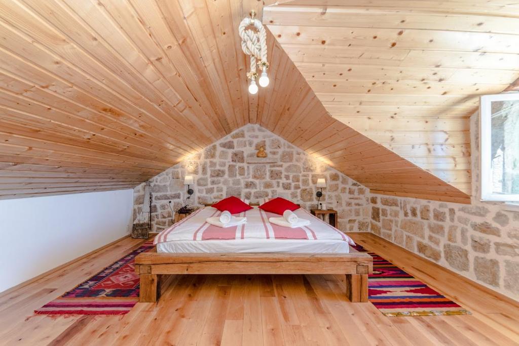 Romantic mediterranean villa with pool near sandy beach by Traveler tourist agency Krk ID 2167 photo 2