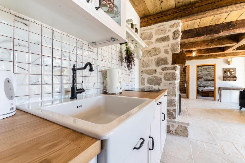 Romantic mediterranean villa with pool near sandy beach by Traveler tourist agency Krk ID 2167 photo 3