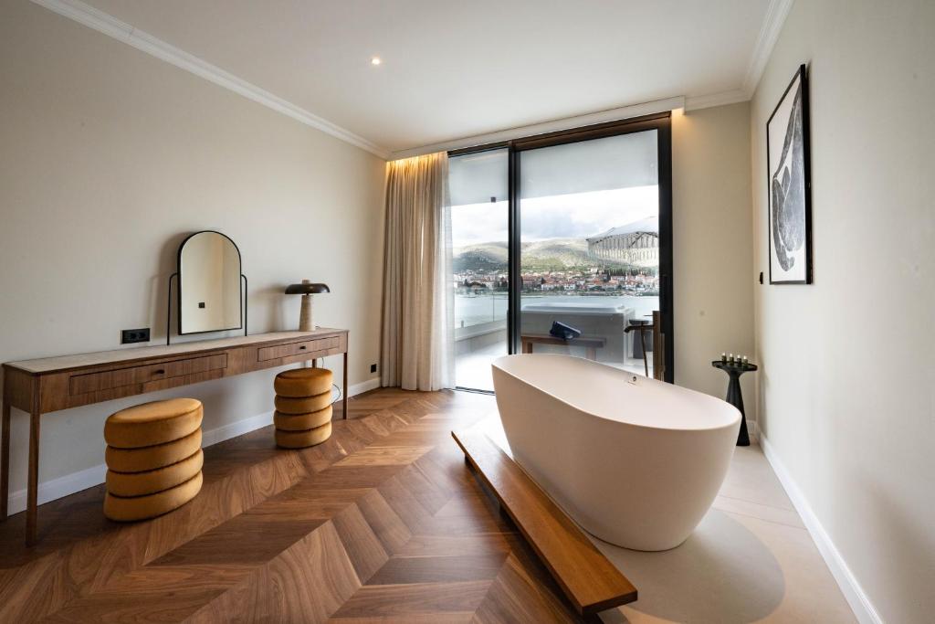 Seaside Villa by Brown Hotels photo 3