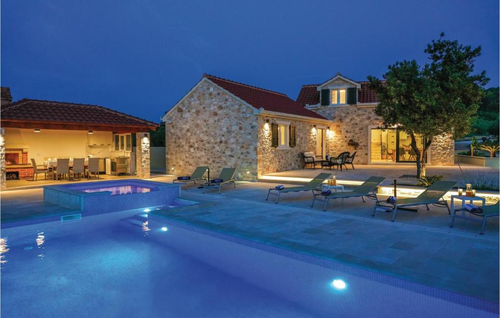 Amazing Home In Supetar photo 2