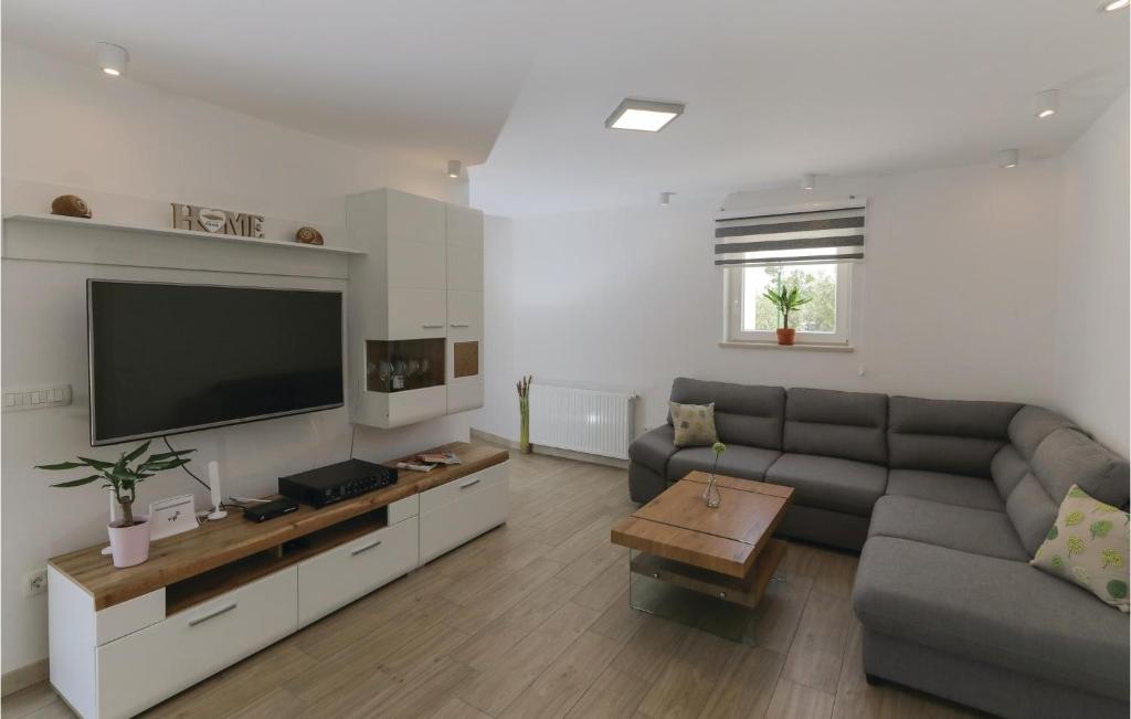 Amazing Home In Supetar photo 3