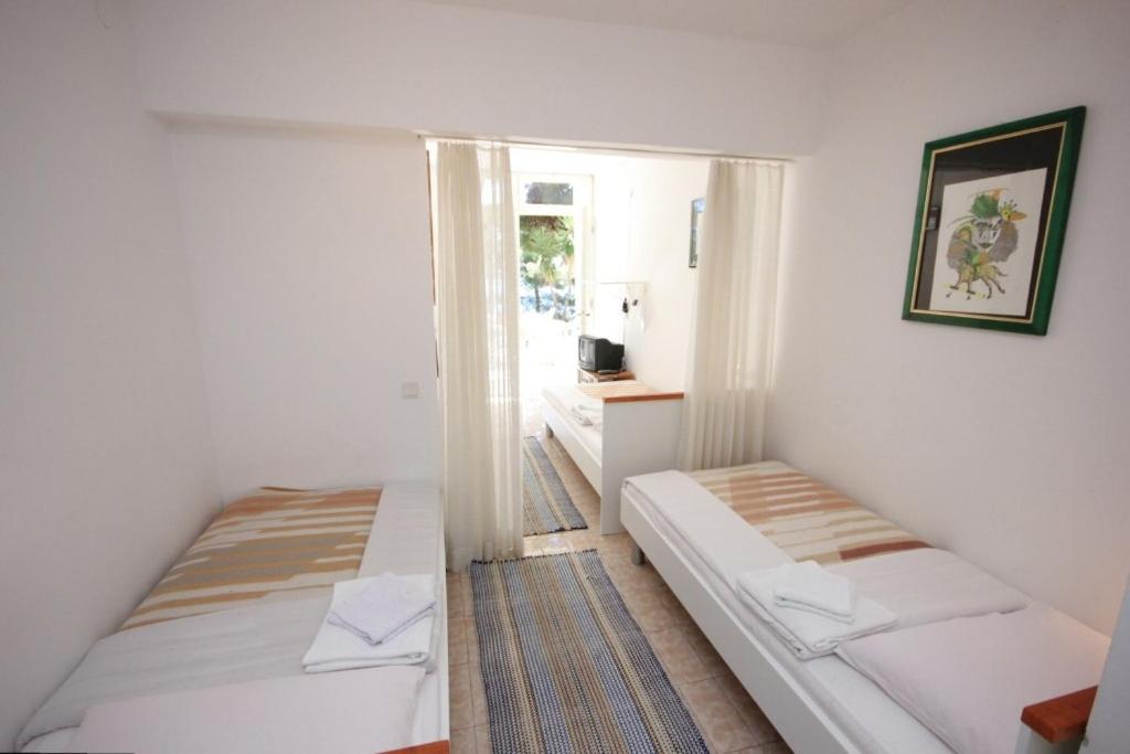 Apartments by the sea Mali Losinj (Losinj) - 8054 photo 2