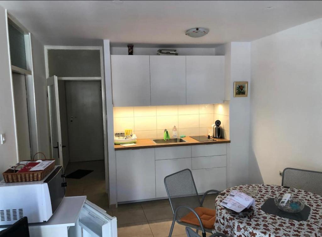Sara apartment Punta Omis near sandy beach — photo 1