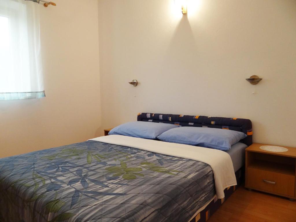 Studio close to the sea and city photo 2