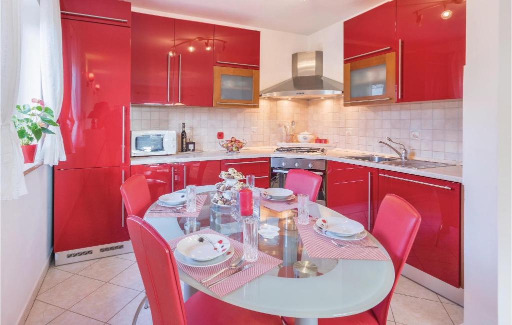3 Bedroom Gorgeous Apartment In Marcana photo 3