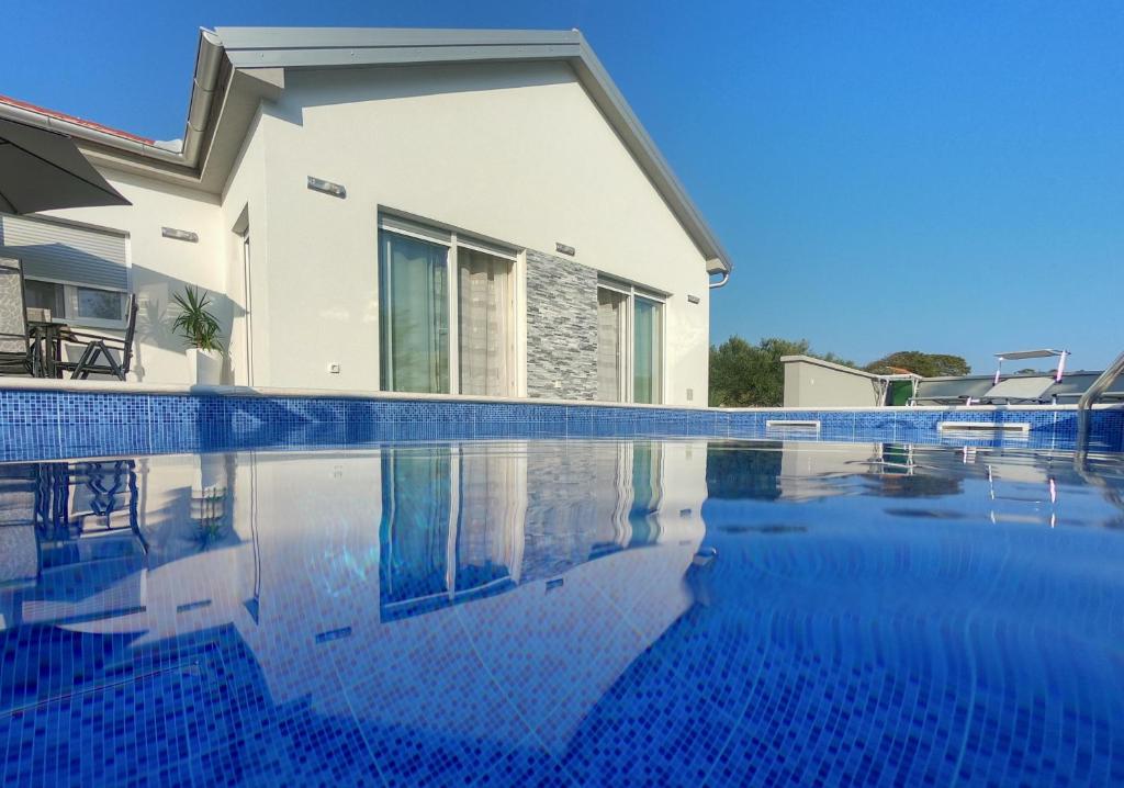 Seaside luxury villa with a swimming pool Privlaka — photo 1