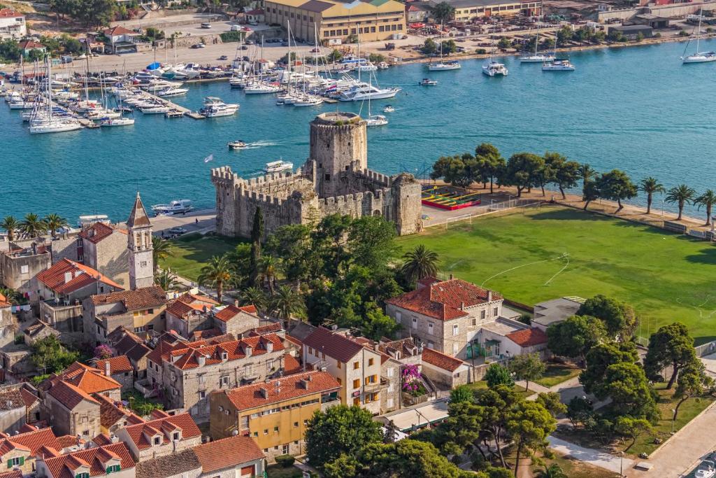 Rooms Mirjana - Centre of Trogir — photo 1