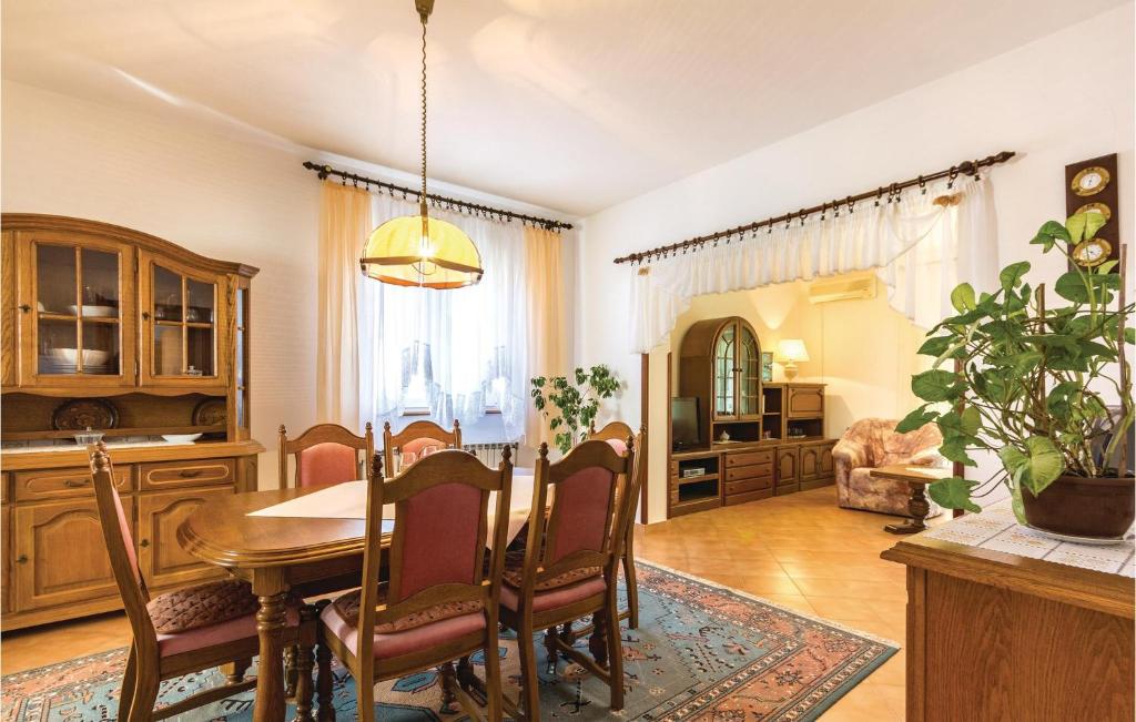 Beautiful Apartment In Sisan With Wifi photo 2