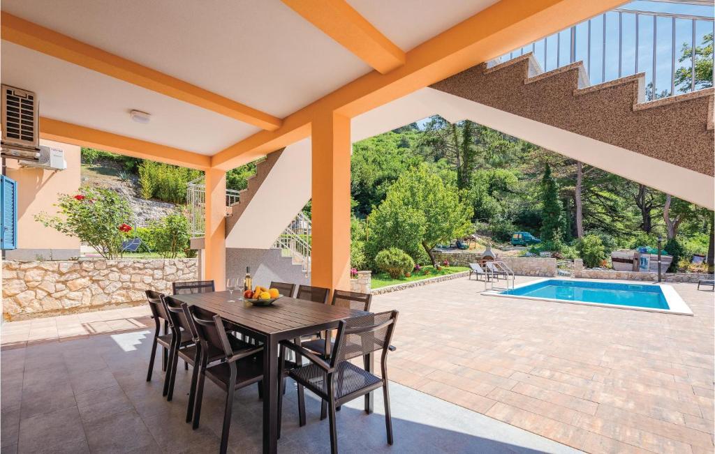 3 Bedroom Amazing Home In Plomin photo 3