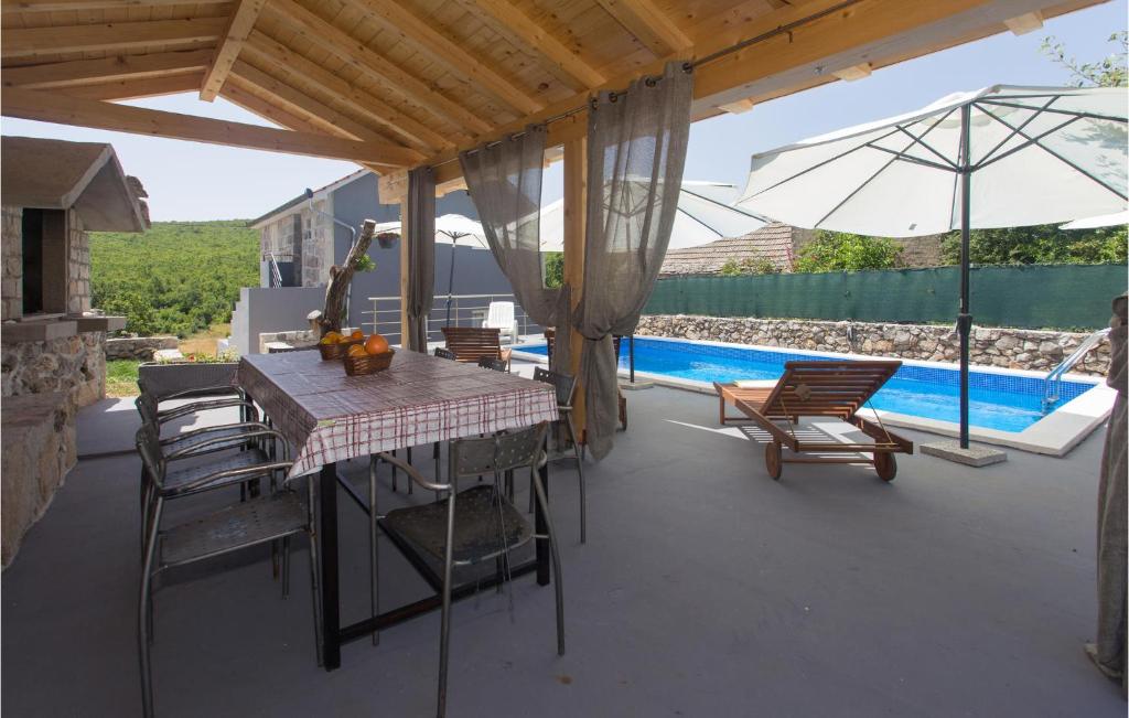 3 Bedroom Stunning Home In Tijarica photo 2