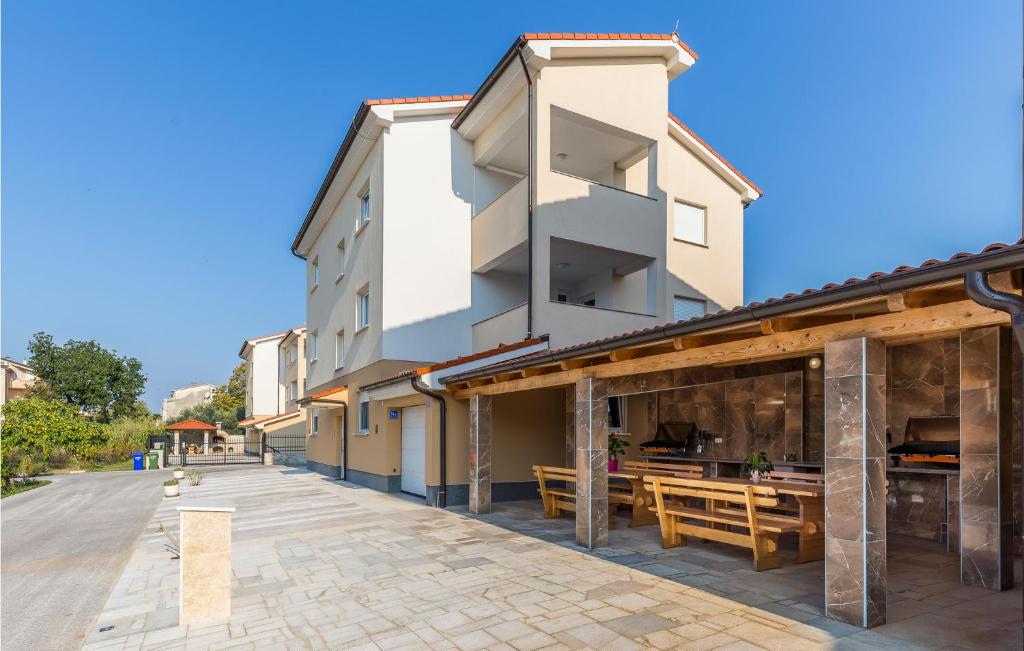 Three-Bedroom Apartment In Medulin photo 3