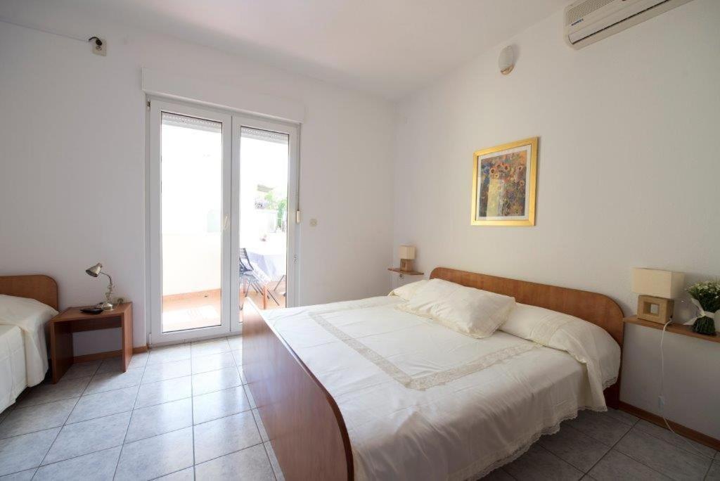 Studio apartment in Duce with sea view photo 2
