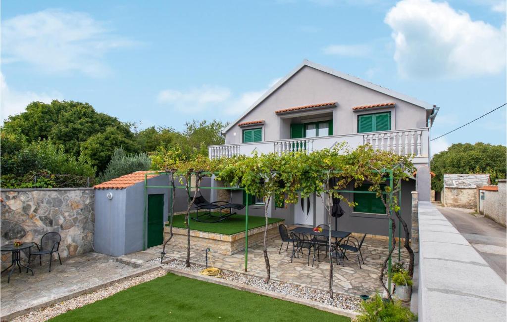 2 Bedroom Beautiful Home In Pridraga — photo 1