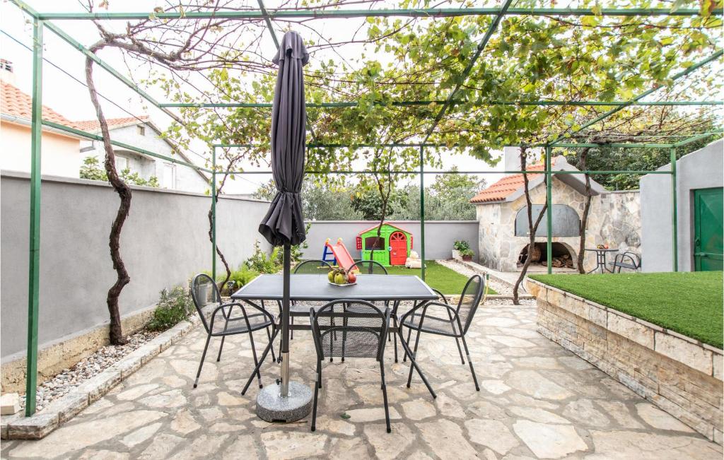 2 Bedroom Beautiful Home In Pridraga photo 3