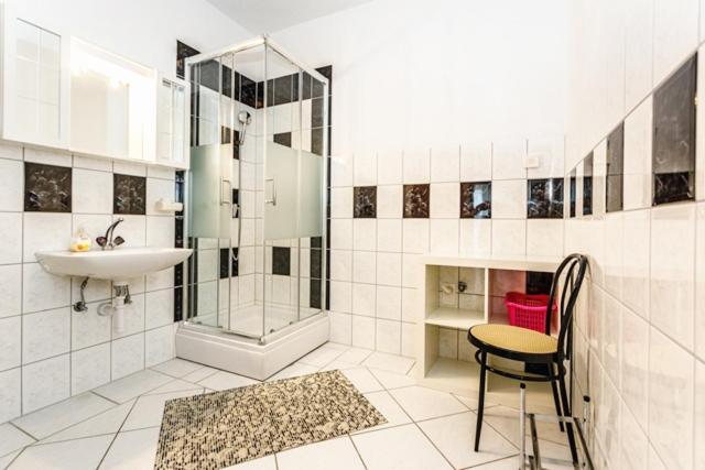 Family friendly apartments with a swimming pool Sveti Anton photo 3