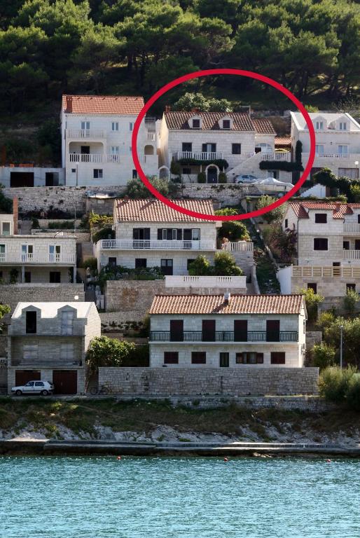 Apartments by the sea Pucisca — photo 1