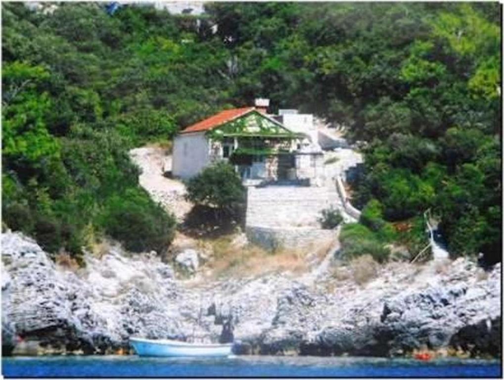 Secluded fisherman's cottage Cove Rasohatica — photo 1