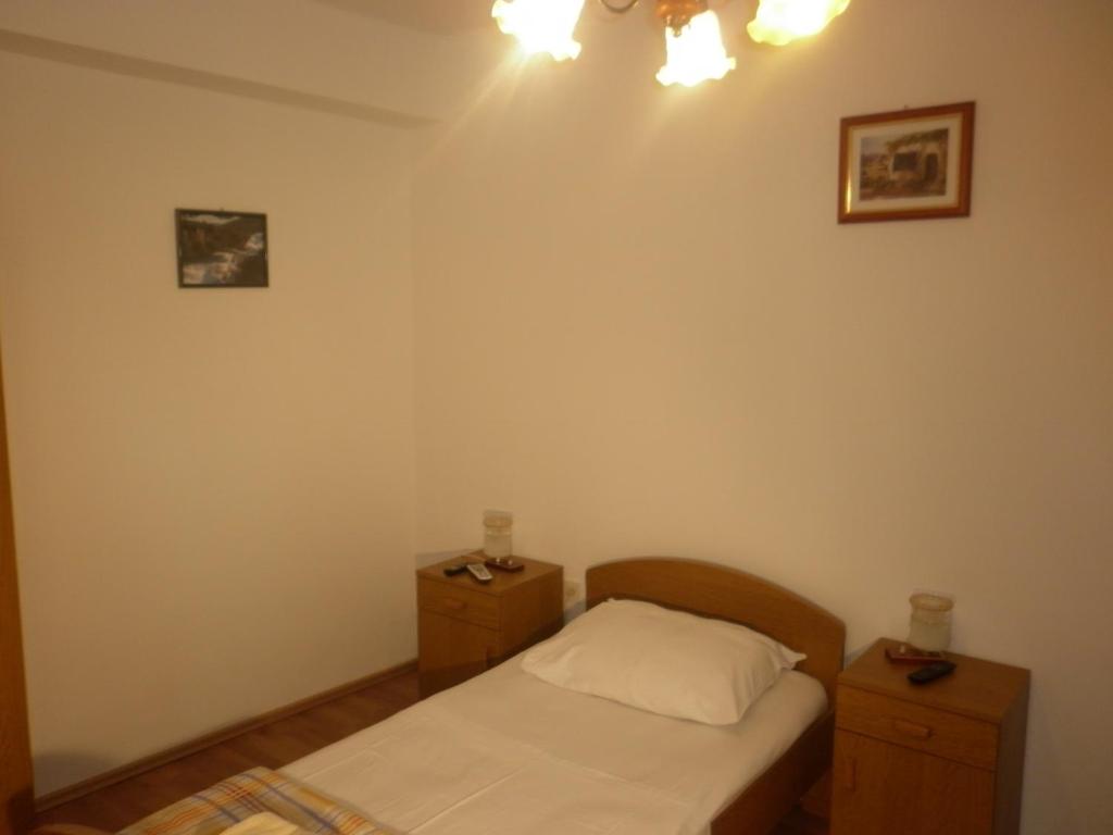 Apartments and rooms with WiFi Split - 14428 photo 2