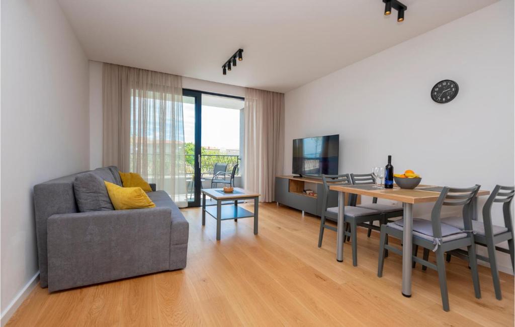 1 Bedroom Awesome Apartment In Makarska photo 2