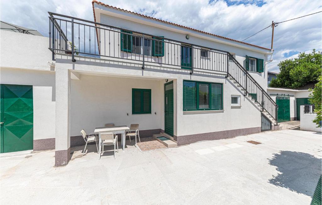 2 Bedroom Beach Front Apartment In Kastel Stari — photo 1