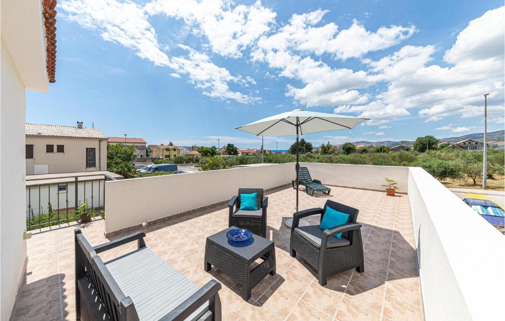 2 Bedroom Beach Front Apartment In Kastel Stari photo 2