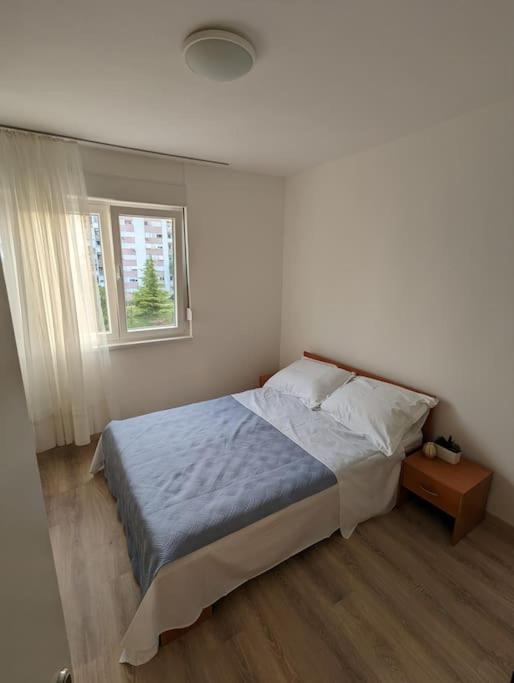 Sunny getaway apartment photo 2