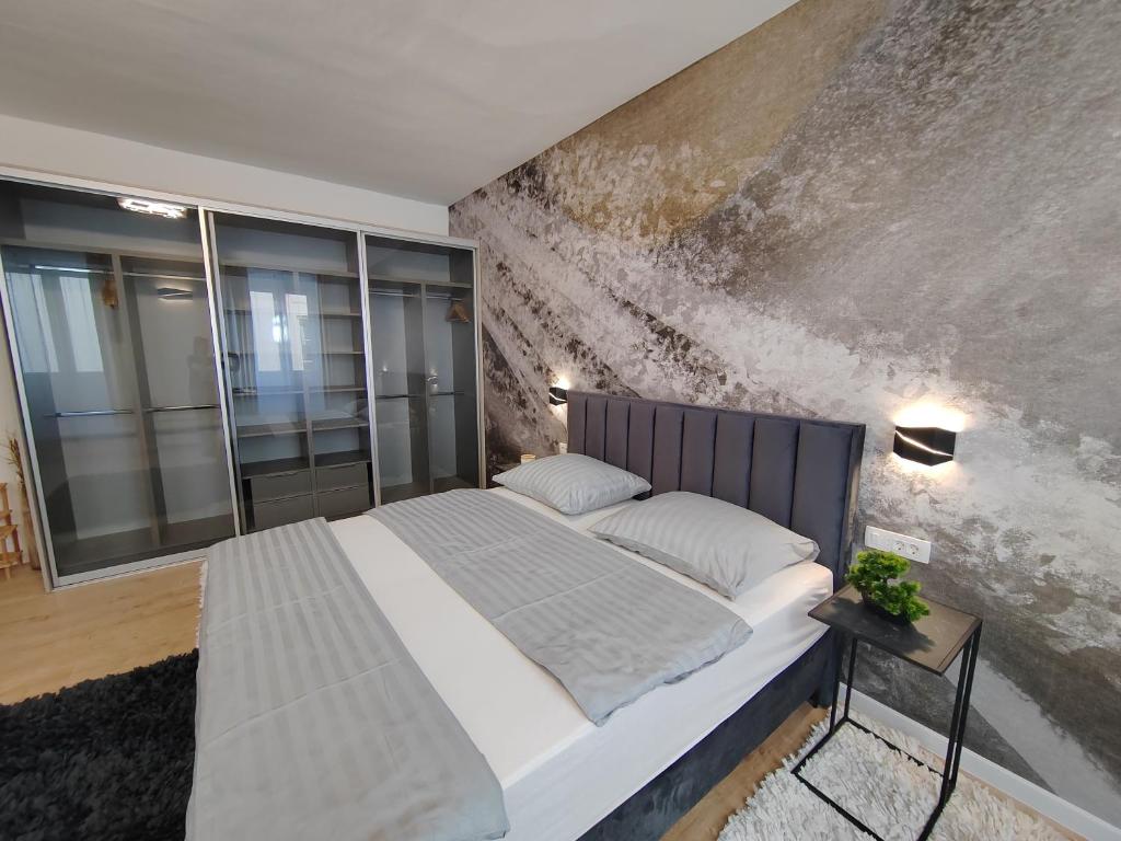Town Square Apartment photo 2